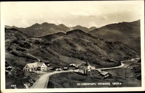 Ak St Christoph am Arlberg Tirol, Kirche aus der Vogelschau, Haus