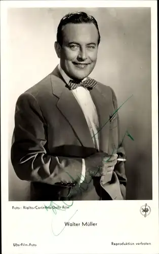 Ak Schauspieler Walter Müller, Portrait, Autogramm, Zigarette