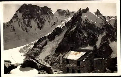 Ak Chamonix Mont Blanc Haute Savoie, Refuge du Couvercle et les Grandes Jorasses