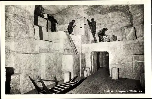 Ak Wieliczka Groß Salze Polen, Blick in das Steinsalzbergwerk, Bergleute