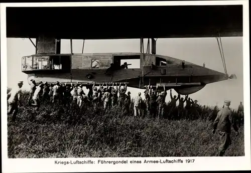 Foto Kriegsluftschiffe, Führergondel eines Armee Luftschiffs 1917, I. WK