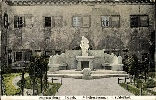 Ak Augustusburg im Erzgebirge, Märchenbrunnen im Schlosshof