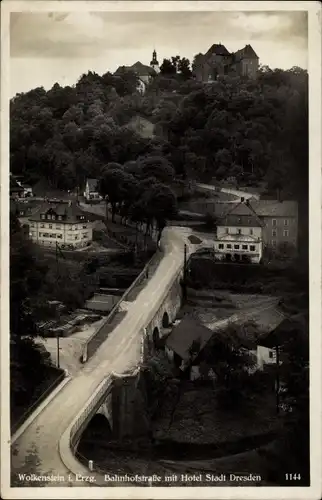 Ak Wolkenstein im Erzgebirge, Bahnhofstraße mit Hotel Stadt Dresden, Brücke