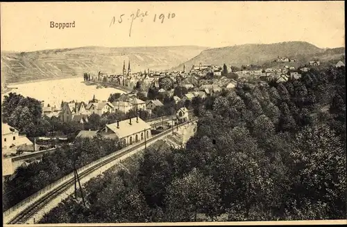 Ak Boppard am Rhein, Blick auf den Ort und Umgebung, Bahnstrecke