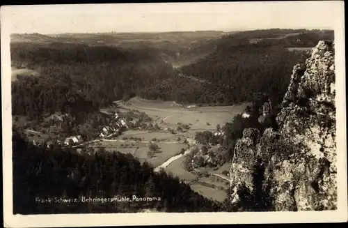 Ak Behringersmühle Gößweinstein in Bayern, Panoramablick, Wälder, Ort, Felsen