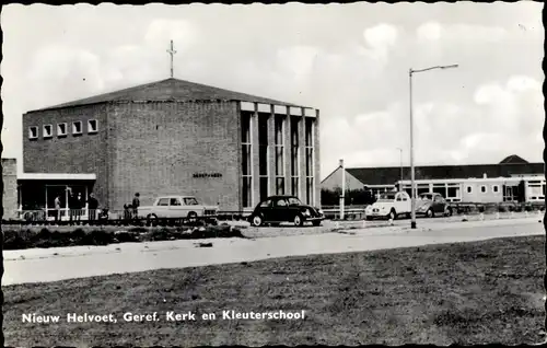 Ak Nieuw Helvoet Hellevoetsluis Südholland, Geref. Kerk en Kleuterschool