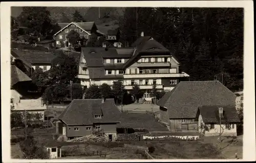 Foto Ak Menzenschwand Sankt Blasien im Schwarzwald, Ortspartie, Wohnhäuser