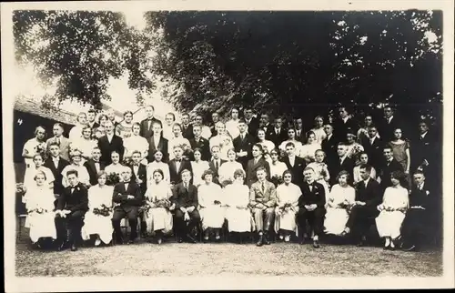 Foto Ak Weimar in Thüringen, Festgesellschaft, junge Paare, Gruppenbild