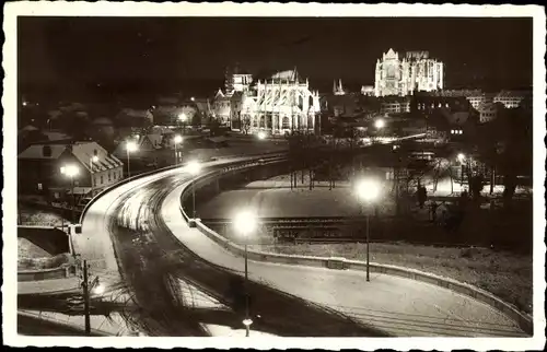 Ak Beauvais Oise, Le Pont de Paris, Stadt bei Nacht