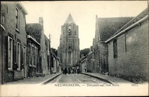 Ak Nieuwerkerk Schouwen-Duiveland Zeeland Niederlande, Dorpsstraat met Kerk