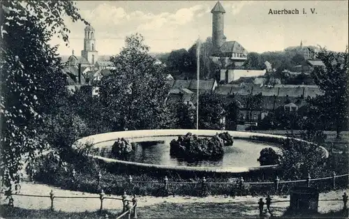 Ak Auerbach im Vogtland, Teilansicht, Brunnen. Fontäne