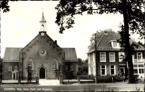Ak Hierden Gelderland, Ned. Herv. Kerk met Pastorie