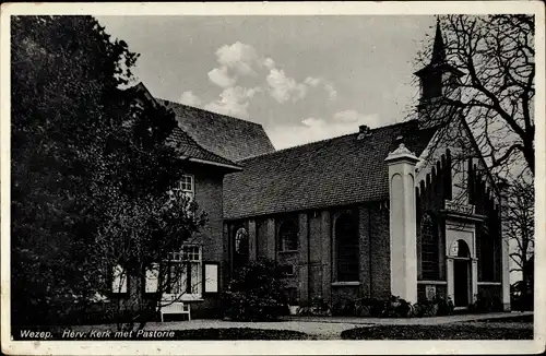 Ak Wezep Gelderland Niederlande, Herv. Kerk met Pastorie