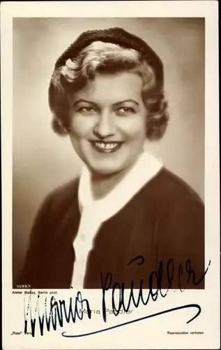 Ak Schauspielerin Maria Paudler, Portrait mit Mütze, Ross Verlag, Autogramm