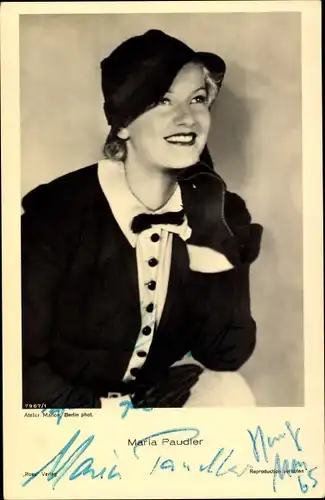 Ak Schauspielerin Maria Paudler, Portrait mit Mütze, Ross Verlag, Autogramm