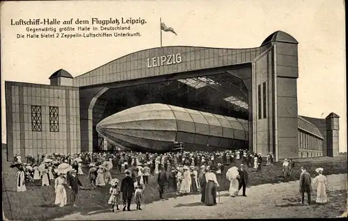 Ak Leipzig in Sachsen, Luftschiffhalle auf dem Flugplatz, Zeppelin