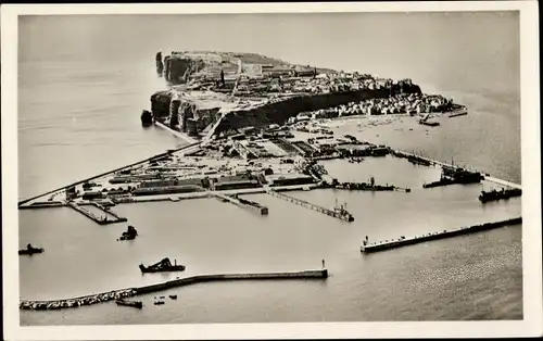 Ak Helgoland, Fliegeraufnahme vom Hafen, Insel