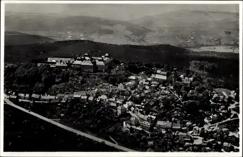 Ak Augustusburg Erzgebirge, Fliegeraufnahme vom Ort und Schloss