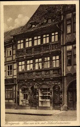 Ak Wernigerode im Harz, Haus von 1674 mit Holzschnitzereien