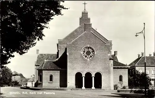 Ak Wamel West Maas en Waal Gelderland, R. K. Kerk met Pastorie