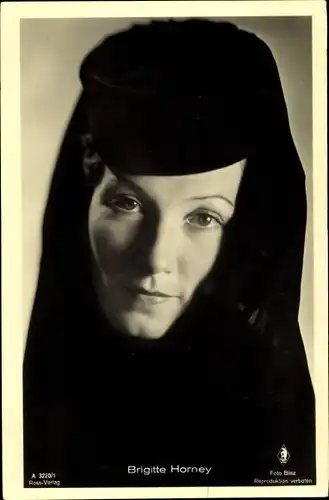 Ak Schauspielerin Brigitte Horney, Ross Verlag A 3220 1, Portrait, Hut mit Schleier