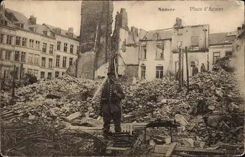 Ak Namur Wallonien, Place d'Armes, Kriegszerstörungen, Deutscher Soldat, I. WK