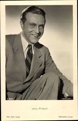 Ak Schauspieler Willy Fritsch, Portrait im Anzug