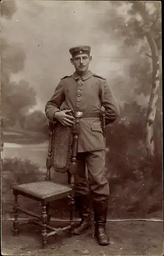 Foto Ak Beverloo Flandern Limburg, Deutscher Soldat in Uniform, Portrait, I WK