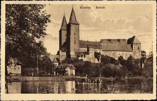 Ak Rochlitz in Sachsen, Das Schloss, Fehldruck Güstrow