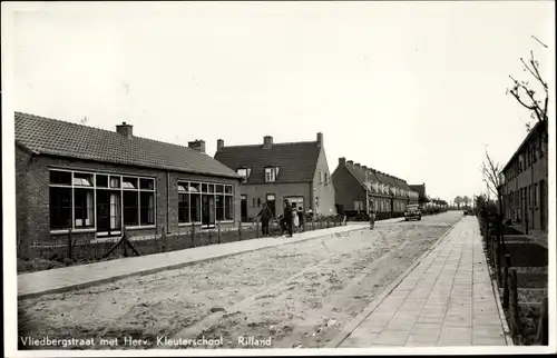 Ak Rilland Reimerswaal Zeeland Niederlande, Vliedbergstraat met Herv. Kleuterschool