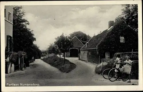 Ak Numansdorp Südholland Niederlande, Fortlaan, Straßenpartie, Kinder