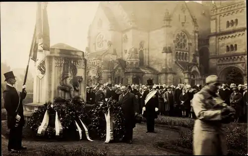 Foto Ak Dresden Neustadt Albertstadt, Garnisonkirche, Kriegerdenkmal, Kriegerehrung, Kränze