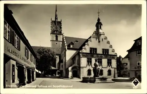 Ak Friedrichshafen am Bodensee, Rathaus mit Zeppelindenkmal