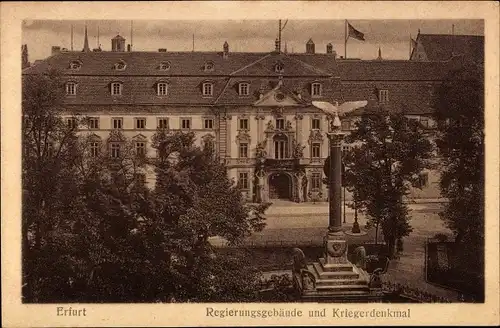 Ak Erfurt in Thüringen, Regierungsgebäude und Kriegerdenkmal