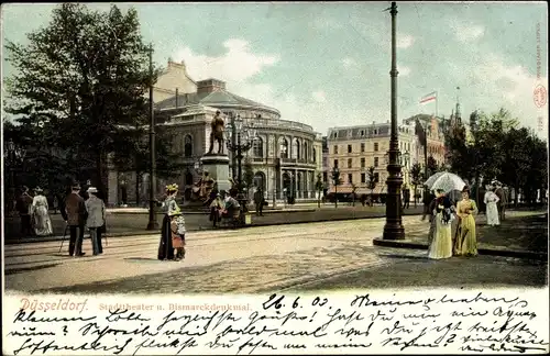 Ak Düsseldorf am Rhein, Stadttheater und Bismarckdenkmal, Passanten