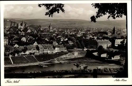Ak Trier an der Mosel, Panorama, Brücke, Schiffe, Fluss