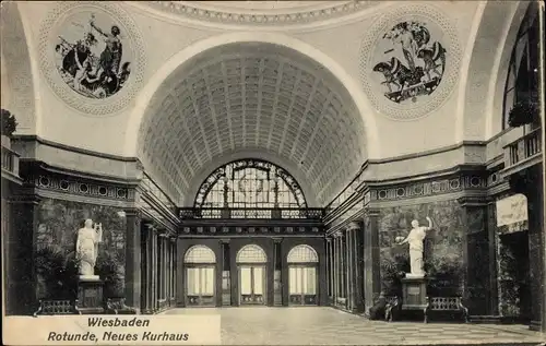 Ak Wiesbaden in Hessen, Rotunde, Neues Kurhaus, Halle, Statuen