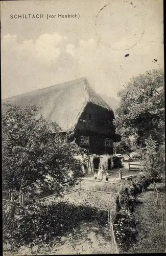 Ak Schiltach im Schwarzwald, Partie an einem Bauernhaus