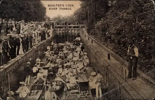 Ak Maidenhead Boulter's Lock Island England, River Thames, Bootansammlung an der Schleuse