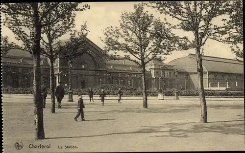 Ak Charleroi Wallonien Hennegau, La Station, Bahnhof, Straßenseite