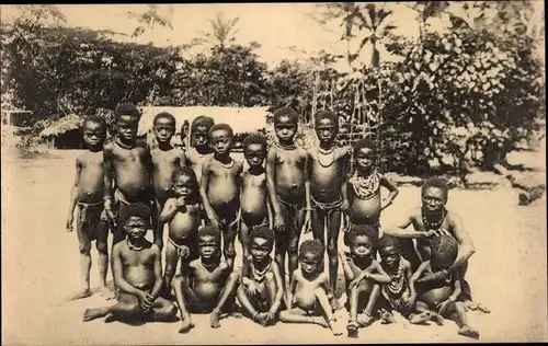 Ak Groupe d'enfants Batitu, Kinder, Afrikaner, Gruppenbild