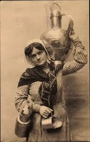Ak Belgische Milchfrau in Volkstracht