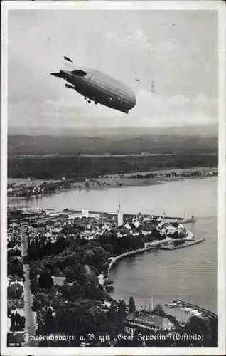 Ak Friedrichshafen am Bodensee, LZ 127 Graf Zeppelin über der Stadt