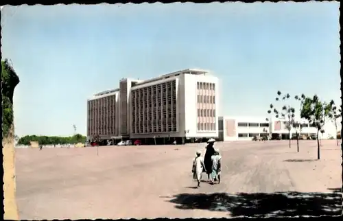 Ak Ouagadougou Burkina Faso, Gebäude, Straßenpartie