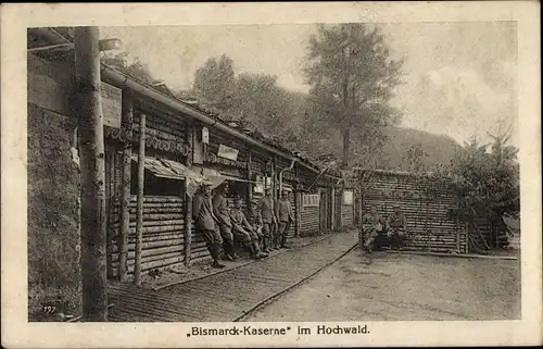 Ak Hukvaldy Hochwald Mährisch Schlesien, Bismarck Kaserne im Hochwald, Soldaten
