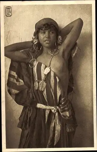 Ak Beaute bedouine, Frauenakt, barbusig, Maghreb