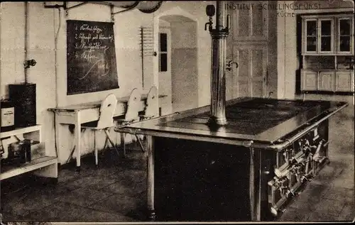 Foto Ak Diebach in Mittelfranken, Küche, Herd, Stühle, Tisch, Tafel