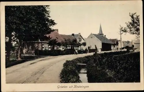 Ak Kruiningen Zeeland Niederlande, Straßenpartie, Häuser, Kirchturm