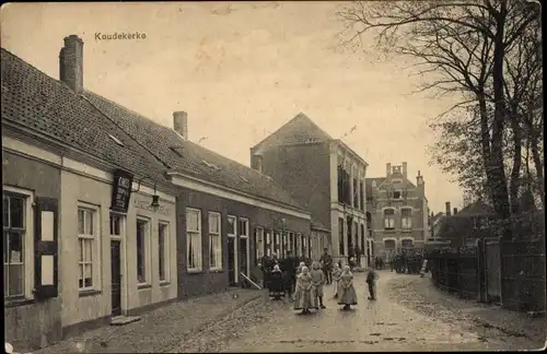 Ak Koudekerke Zeeland, Straßenpartie, Soldaten