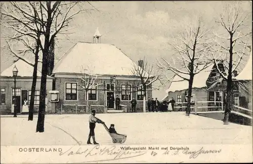 Ak Oosterland Zeeland, Markt met Dorpshuis, Winter